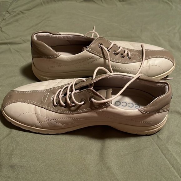 Ecco Leather Walking Shoe in Cream and Tan - Picture 3 of 12